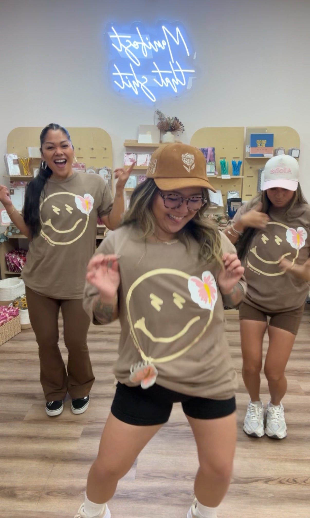 Smiley x Anthurium in White anthurium | Tee x SHORT STACK HAWAII