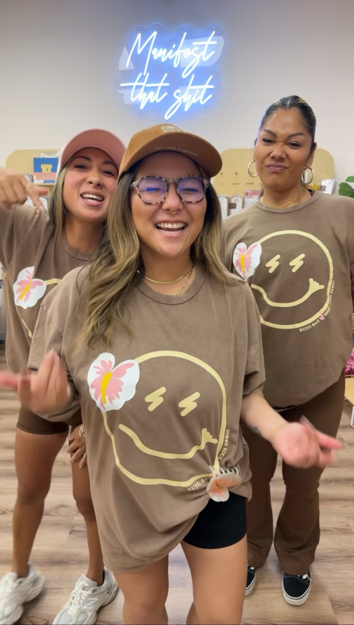 Smiley x Anthurium in White anthurium | Tee x SHORT STACK HAWAII