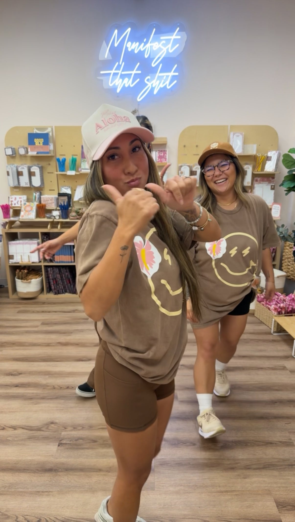 Smiley x Anthurium in White anthurium | Tee x SHORT STACK HAWAII