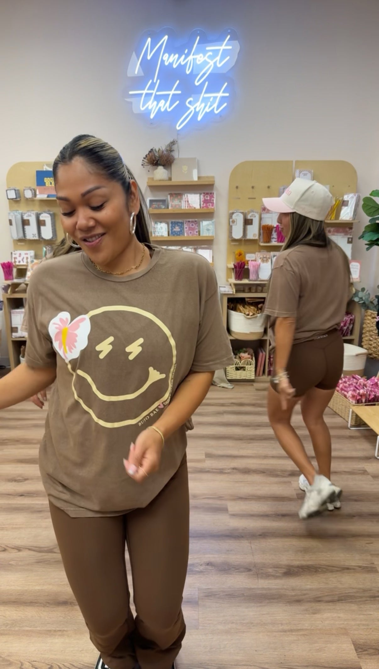 Smiley x Anthurium in White anthurium | Tee x SHORT STACK HAWAII