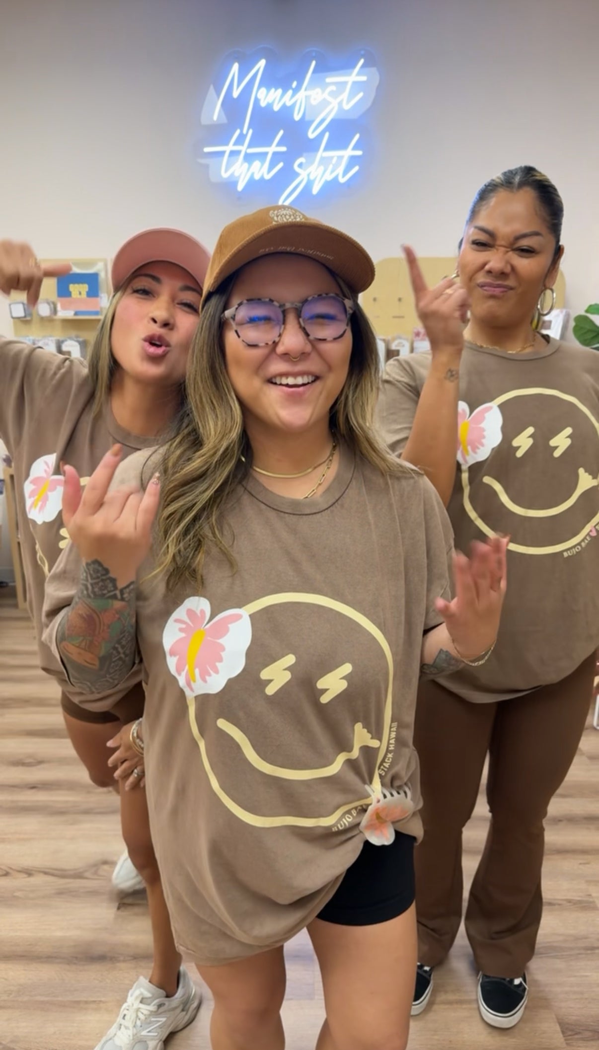 Smiley x Anthurium in White anthurium | Tee x SHORT STACK HAWAII